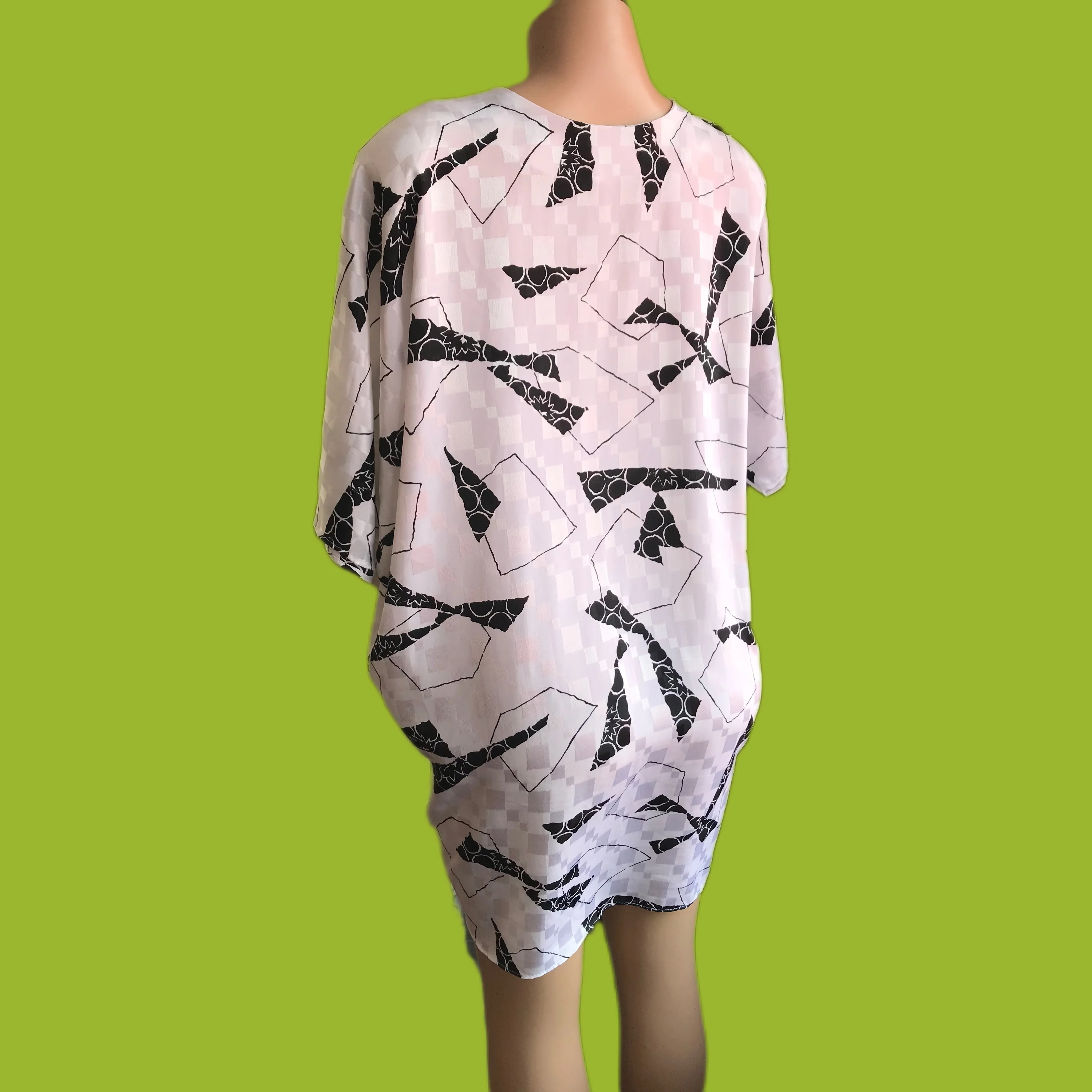 80s Vintage Reflective Bold B&W Print Shirt Dress Tied | L /XL / One Size ^^^