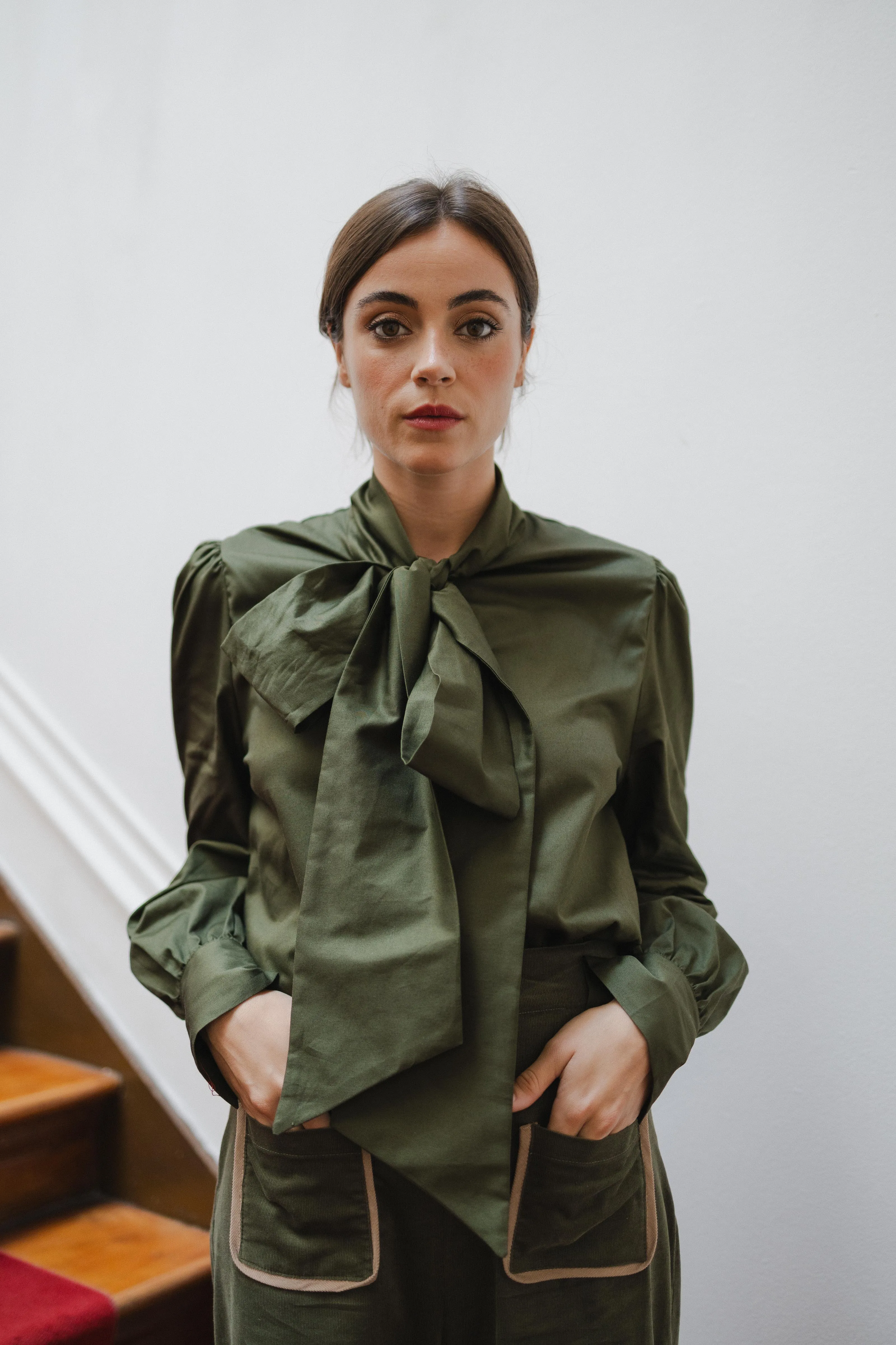 Isla shirt with pussybow - khaki green
