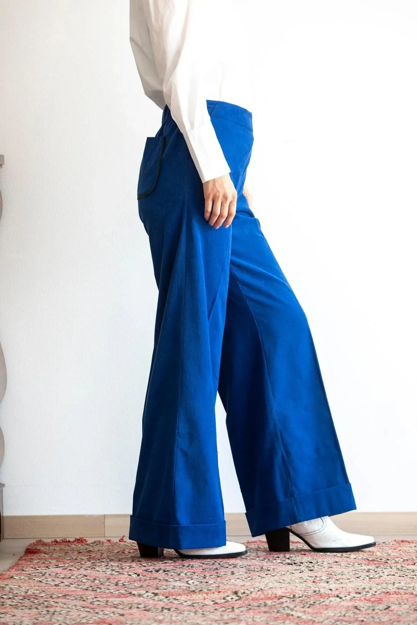 Soufflé turned up pants - royal blue baby corduroy