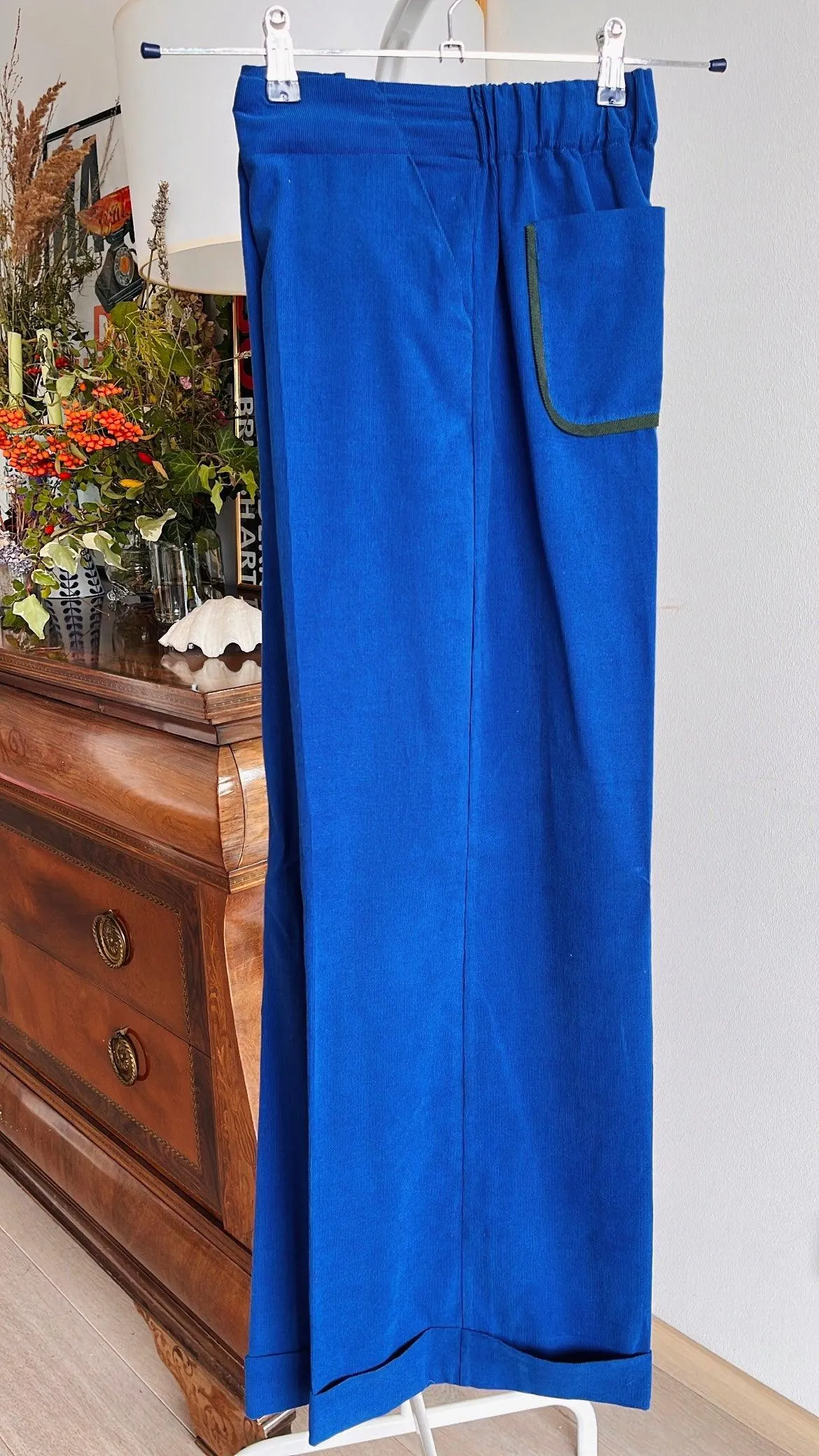 Soufflé turned up pants - royal blue baby corduroy